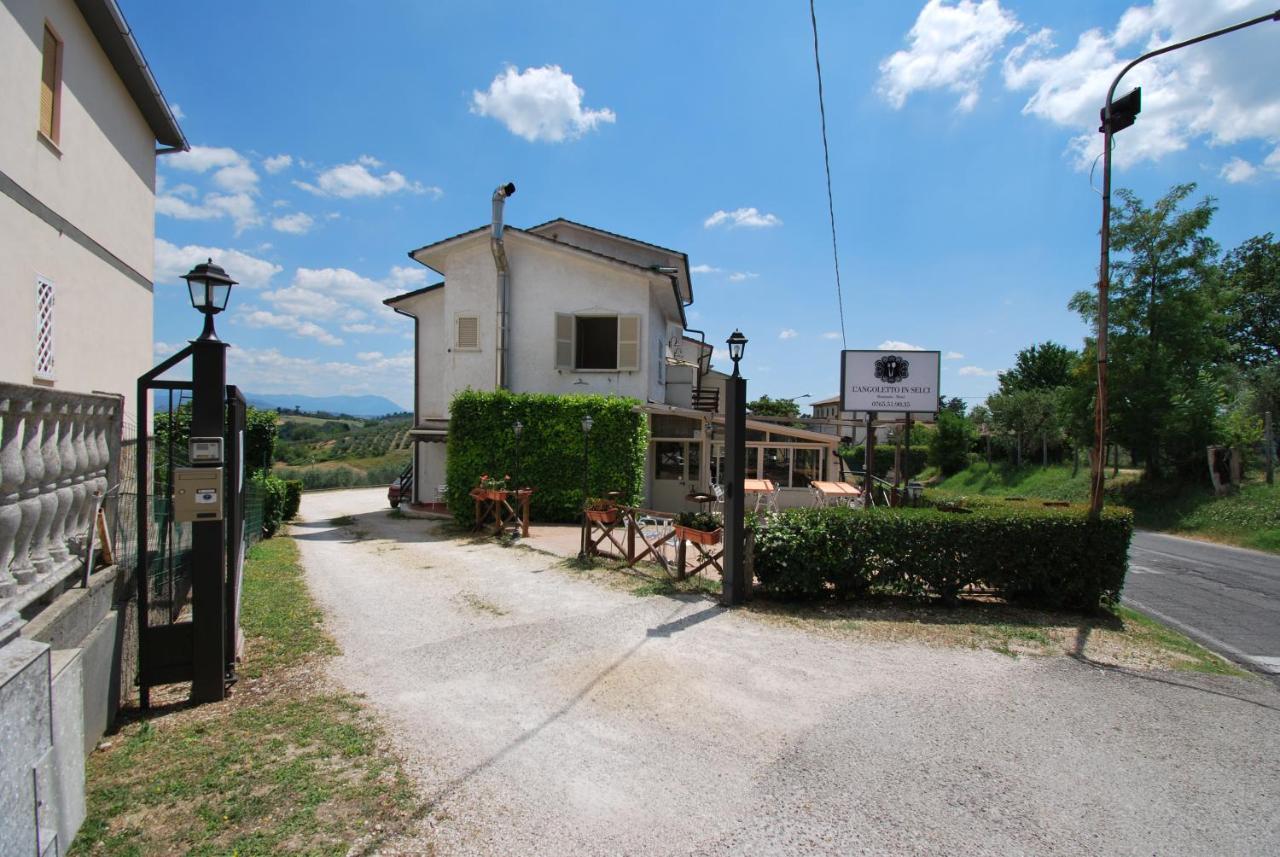 Selci  Hotel & Ristorante L'Angoletto In Selci מראה חיצוני תמונה